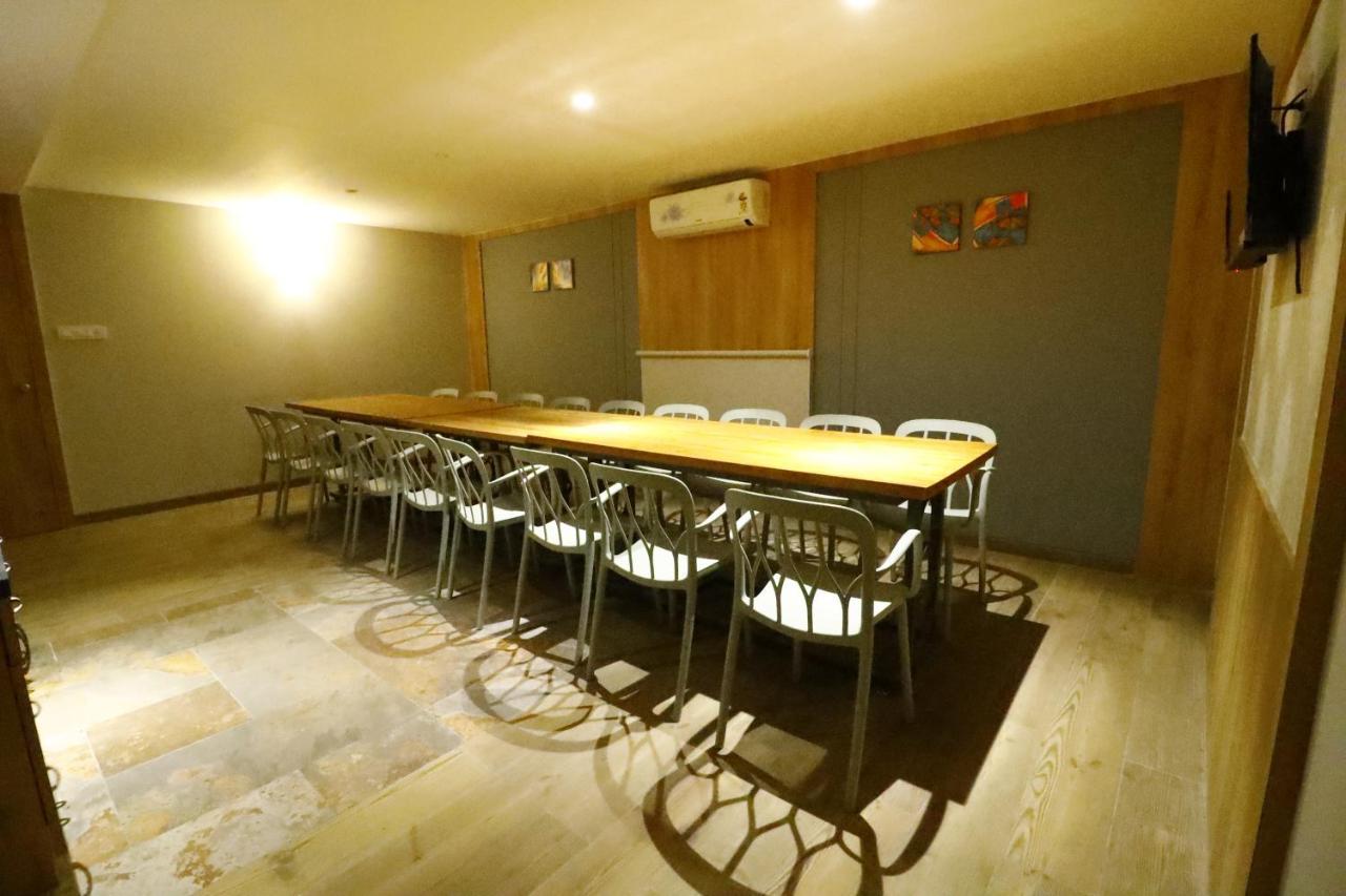 Baramati Hotel The Royal Inn מראה חיצוני תמונה