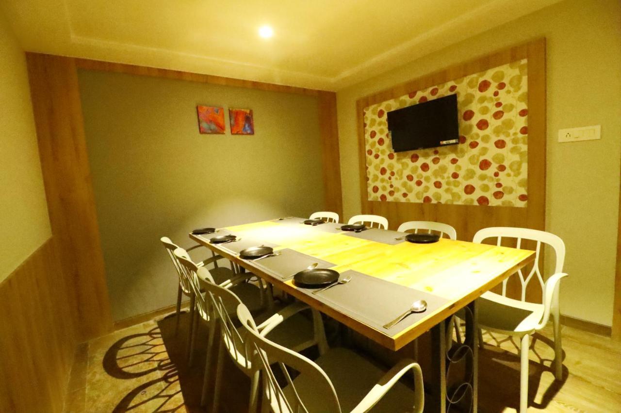 Baramati Hotel The Royal Inn מראה חיצוני תמונה