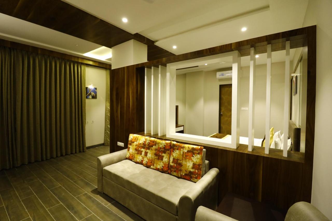 Baramati Hotel The Royal Inn מראה חיצוני תמונה