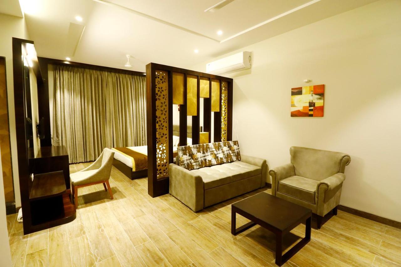Baramati Hotel The Royal Inn מראה חיצוני תמונה