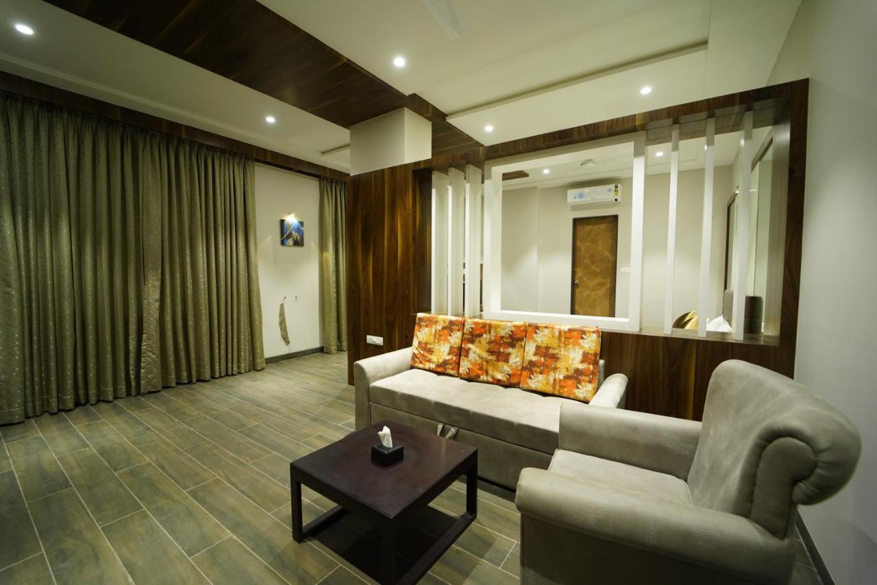 Baramati Hotel The Royal Inn מראה חיצוני תמונה